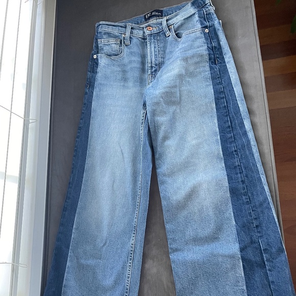 Gap Two-Tone High Rise Wide Leg Crop Blue Flare Jeans - Picture 1 of 7